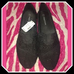🖤 NWT! Maurice’s black breathable lace slip ons